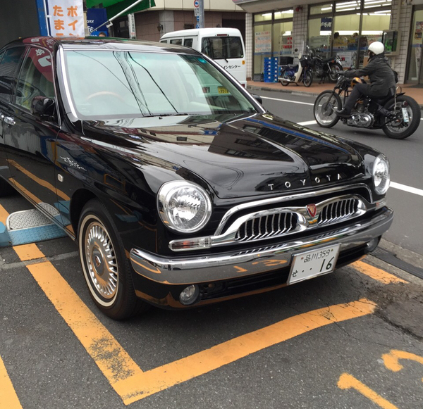 車種が知りたい。 / トヨペット・クラウンの復刻版で、トヨタ